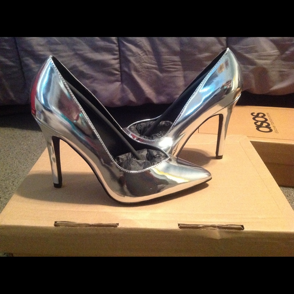 New Look Wide Fit Metallic Pointed Heel Pumps